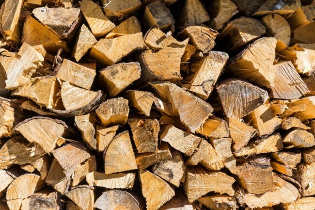 如何堆叠木柴