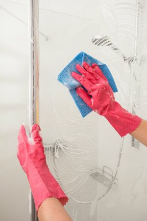 如何清洁有机玻璃淋浴门