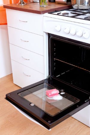 自清洁烤箱101：如果和何时使用清洁功能