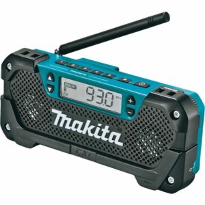 最好的工作收音机无线电选项：Makita RM02 12V Max CXT Compact Job网站收音机