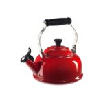 最好的茶壶选项：钢吹口哨茶壶的Le Creuuset珐琅