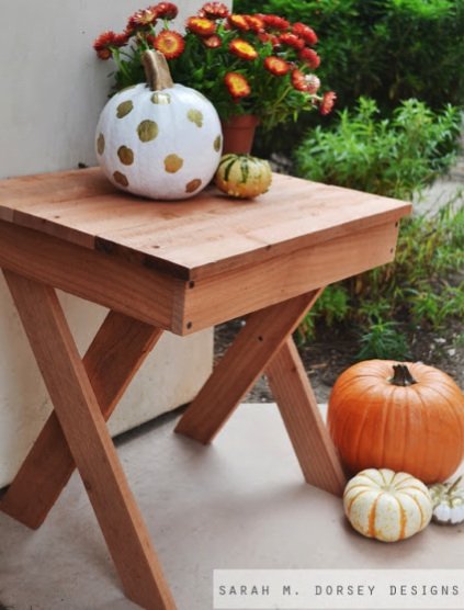 木材加工项目 -  X腿的桌子