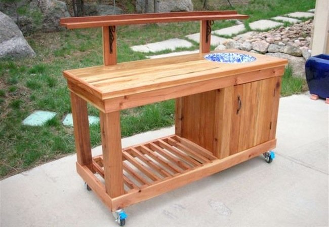 DIY Outdoor Furniture - Potting Bench