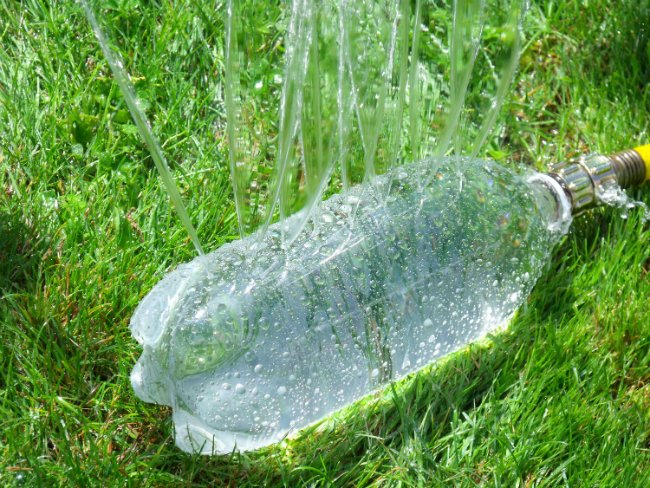 DIY喷水隆起 - 由塑料瓶制成