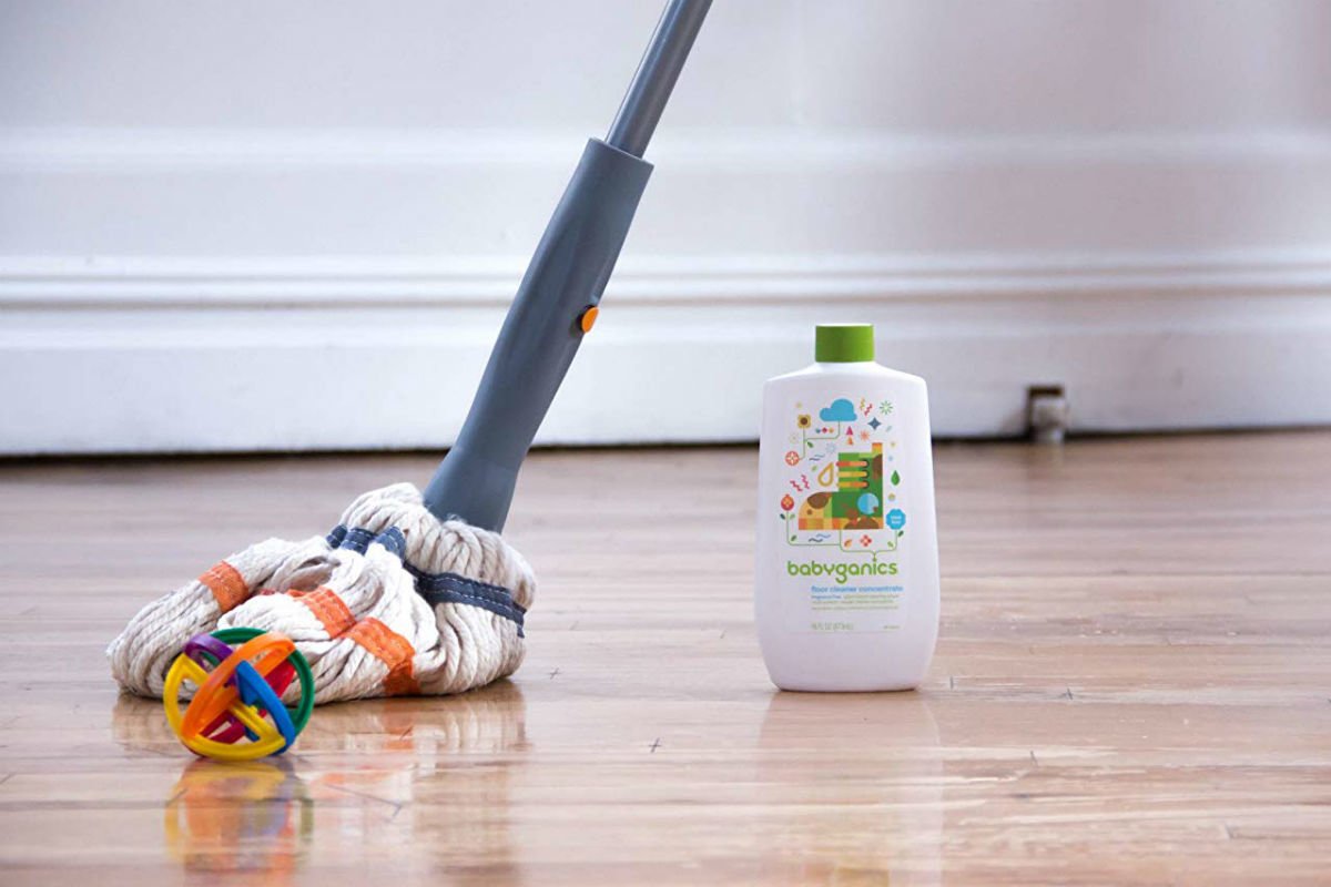 最好的硬木地板清洁剂对皮肤或嗅觉灵敏度：BabyGanics的